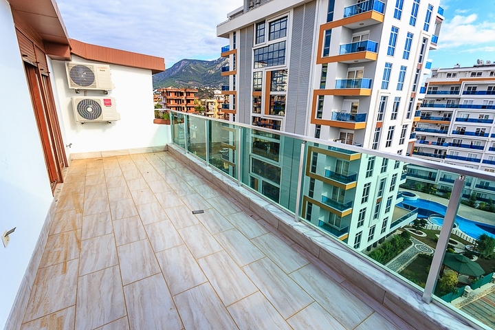 Пентхаус с планировкой 2+1 в Тосмуре