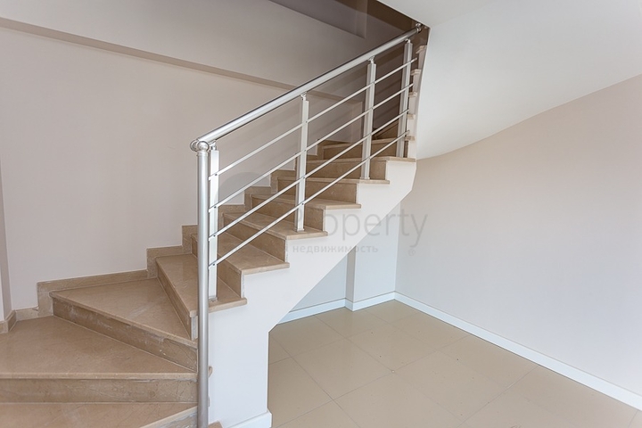 Пентхаус с планировкой 2+1 в Тосмуре