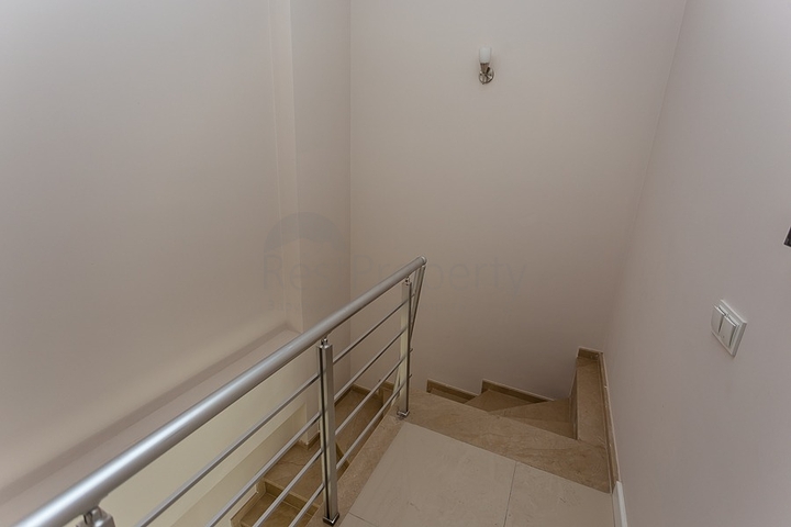 Пентхаус с планировкой 2+1 в Тосмуре