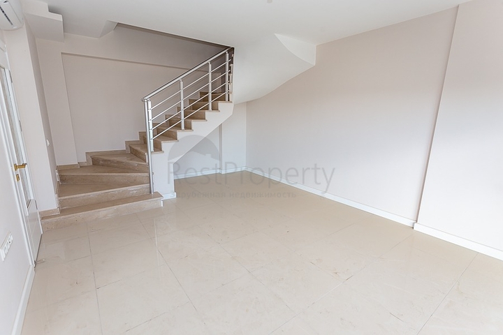 Пентхаус с планировкой 2+1 в Тосмуре