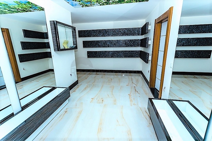 Пентхаус с планировкой 2+1 в Тосмуре