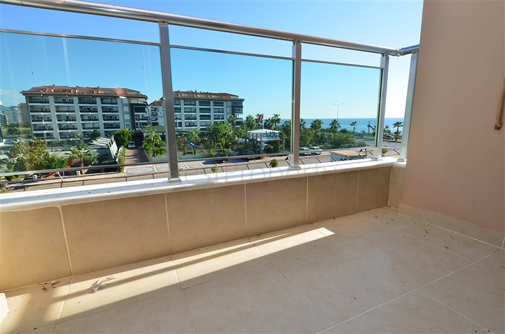 Трехкомнатная квартира с видом море