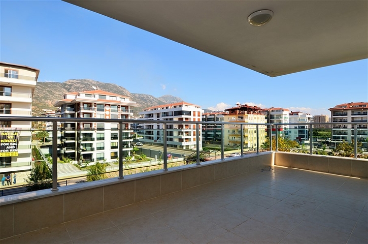 Трехкомнатная квартира с видом море