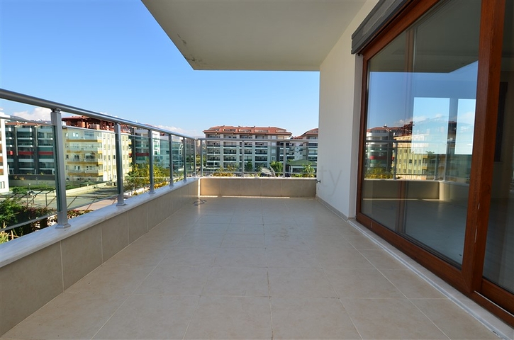 Трехкомнатная квартира с видом море