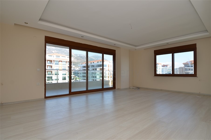 Трехкомнатная квартира с видом море