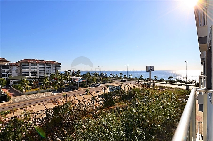 Трехкомнатная квартира с видом море