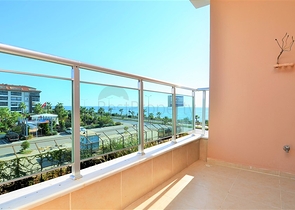 Трехкомнатная квартира с видом море