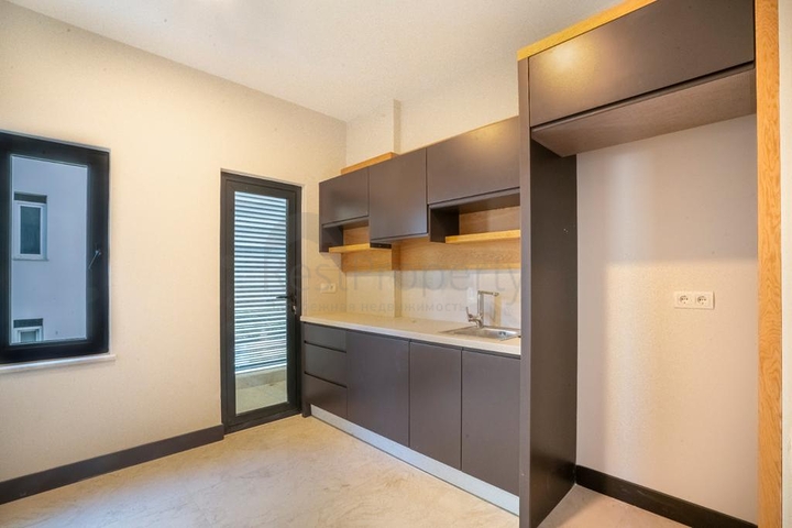 Бизнес-центр в развивающемся районе Оба