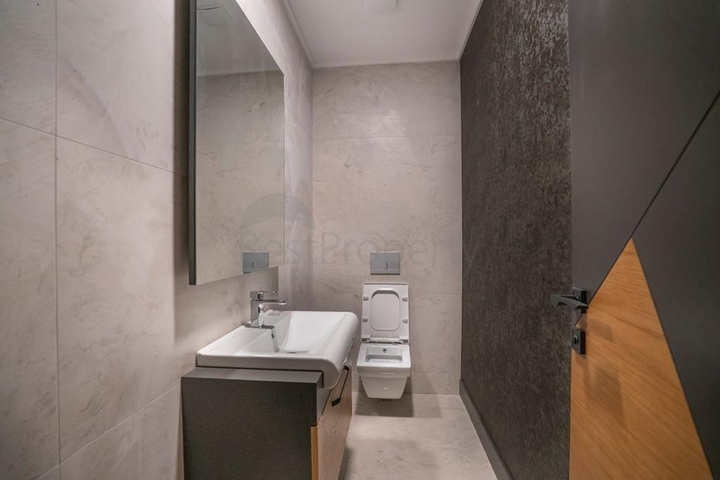 Бизнес-центр в развивающемся районе Оба