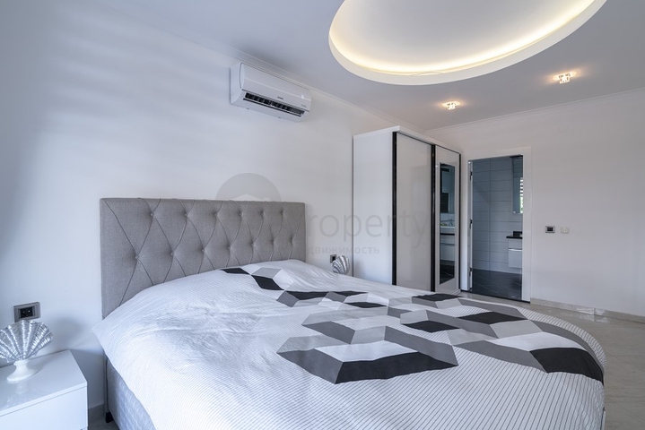 Меблированная трехкомнатная квартира в районе Оба