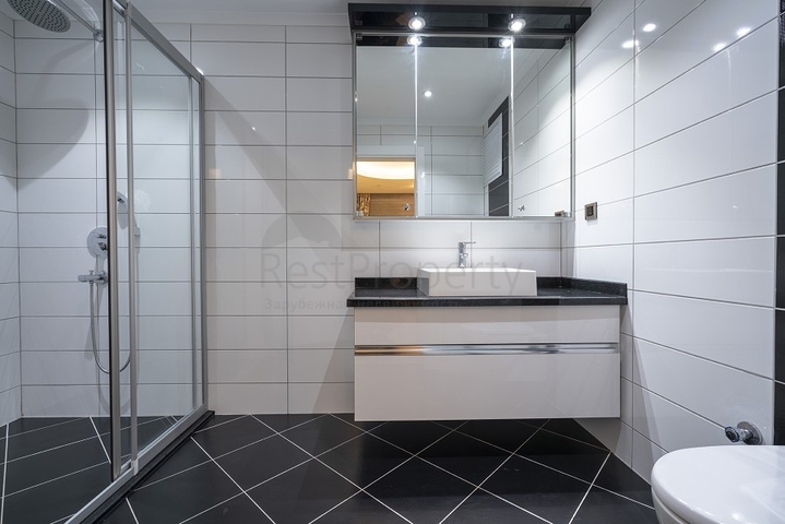 Меблированная трехкомнатная квартира в районе Оба