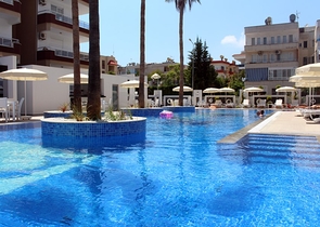 Меблированная трехкомнатная квартира в районе Оба