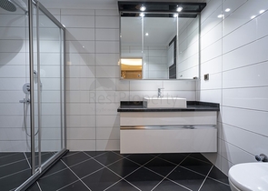 Меблированная трехкомнатная квартира в районе Оба