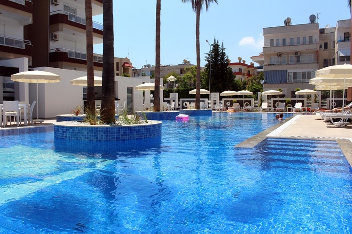 Трехкомнатная квартира с мебелью