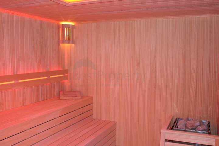 Трехкомнатная квартира с мебелью