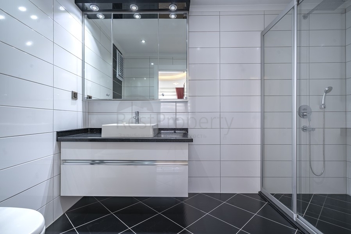 Трехкомнатная квартира с мебелью