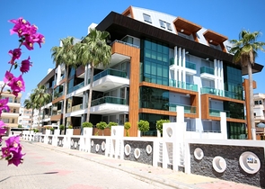 Трехкомнатная квартира с мебелью