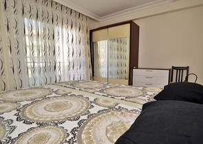 Меблированные трехкомнатные апартаменты