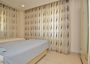 Меблированные трехкомнатные апартаменты