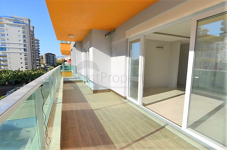 Трехкомнатная квартира в новом современном комплексе