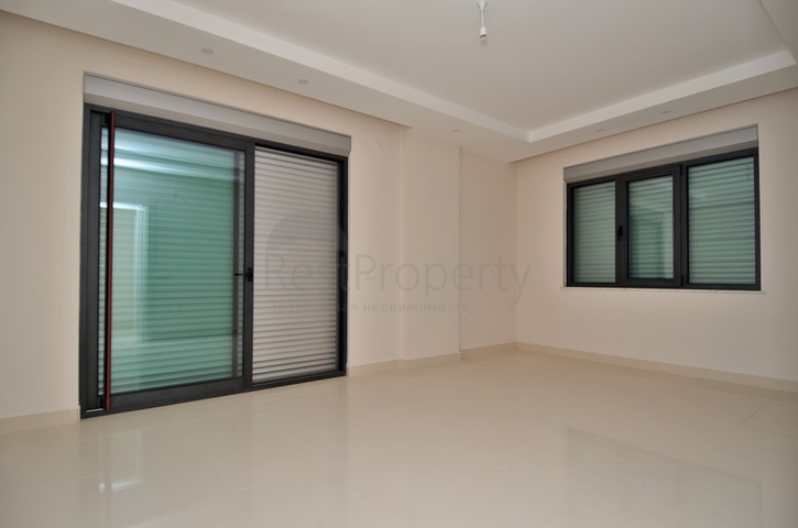 Большая четырехкомнатная квартира в комплексе с собственным пляжем