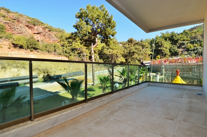 Большая четырехкомнатная квартира в комплексе с собственным пляжем