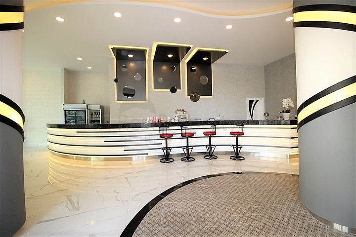 Большая четырехкомнатная квартира в комплексе с собственным пляжем