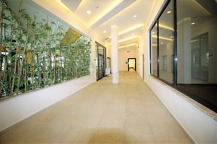 Большая четырехкомнатная квартира в комплексе с собственным пляжем