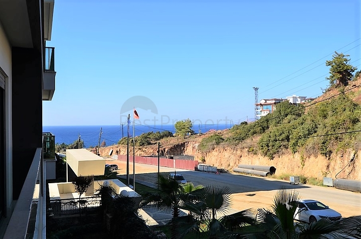 Большая четырехкомнатная квартира в комплексе с собственным пляжем