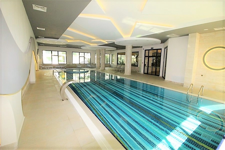 Большая четырехкомнатная квартира в комплексе с собственным пляжем