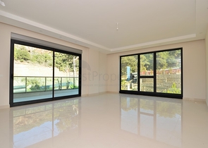 Большая четырехкомнатная квартира в комплексе с собственным пляжем