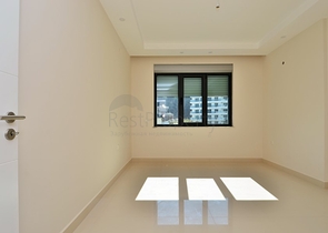 Большая четырехкомнатная квартира в комплексе с собственным пляжем