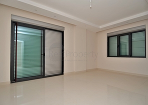 Большая четырехкомнатная квартира в комплексе с собственным пляжем