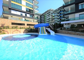 Большая четырехкомнатная квартира в комплексе с собственным пляжем