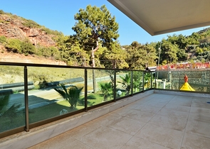 Большая четырехкомнатная квартира в комплексе с собственным пляжем