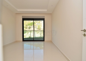 Большая четырехкомнатная квартира в комплексе с собственным пляжем