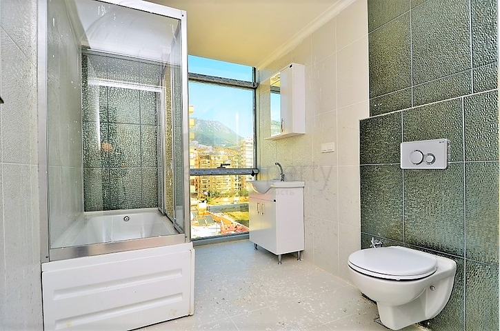 Трехкомнатная квартира недалеко от моря