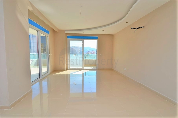 Трехкомнатная квартира недалеко от моря