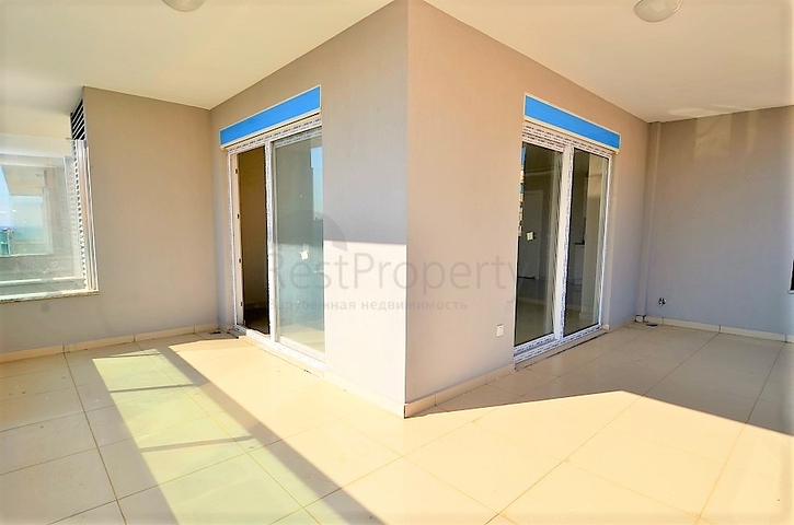 Трехкомнатная квартира недалеко от моря