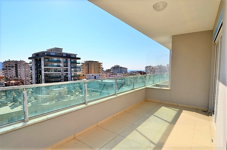 Трехкомнатная квартира недалеко от моря