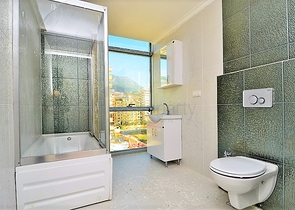 Трехкомнатная квартира недалеко от моря