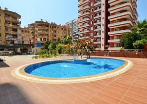 Трехкомнатная квартира недалеко от моря