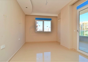 Трехкомнатная квартира недалеко от моря