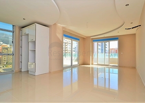 Трехкомнатная квартира недалеко от моря