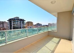 Трехкомнатная квартира недалеко от моря