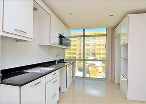 Трехкомнатная квартира недалеко от моря