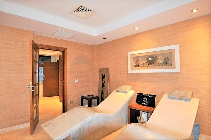 Трёхэтажная вилла c собственным бассейном