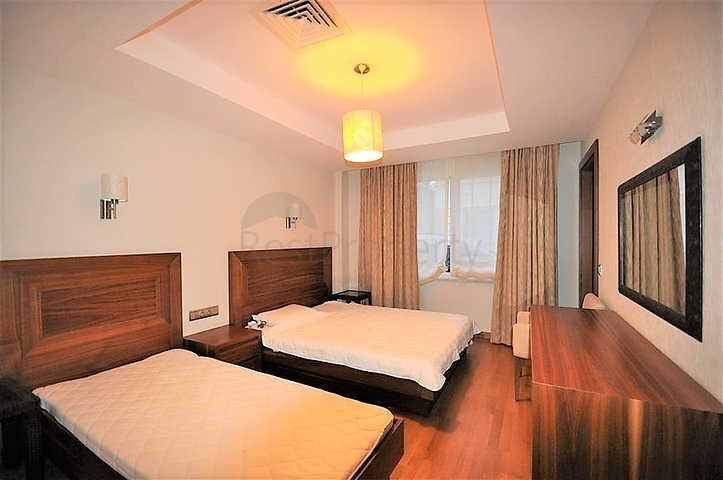 Трёхэтажная вилла c собственным бассейном