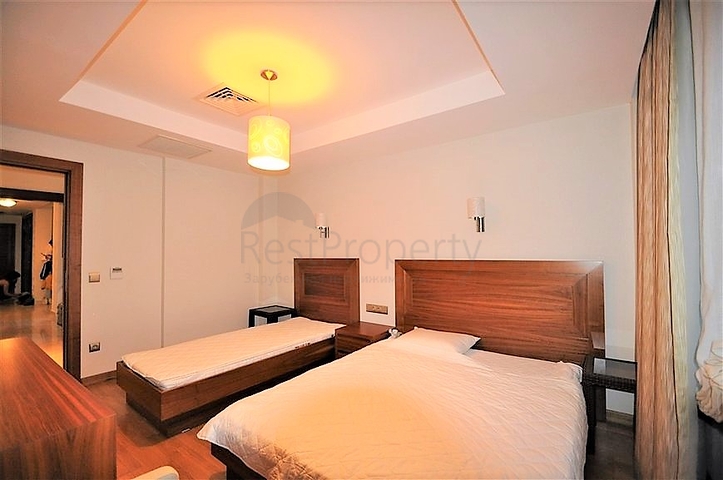 Трёхэтажная вилла c собственным бассейном