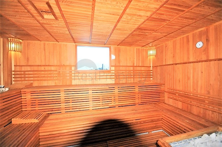 Трёхэтажная вилла c собственным бассейном